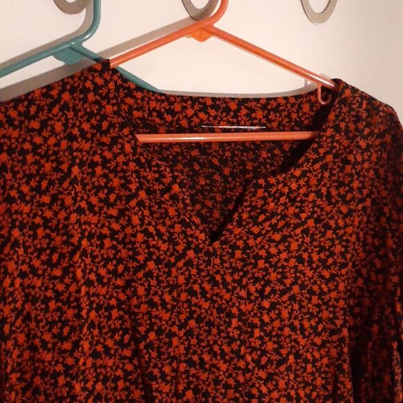 Black red miniprint maternity blouse fits l to xl - Picture 3 of 4